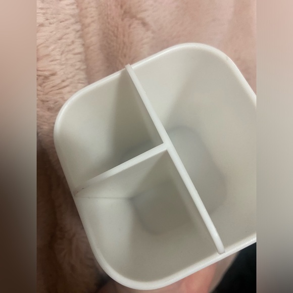 Light up makeup organizer / storage / toothbrush holder - Picture 1 of 3